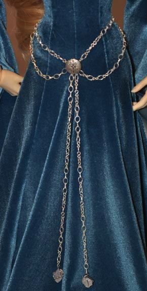 Blue Gowns, Medieval Princess, Medicine Tips, Fair Outfits, Long Sleeve Velvet Dress, Ren Fair, Medieval Costume, Fantasy Dresses, Medieval Dress