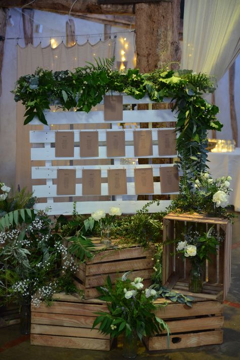 Pallet Table Plan Wedding, Pallet Table Plan, Crates Decor, Cooper Wedding, Christmas Wedding Centerpieces, Wedding Crates, Kingscote Barn, Diy Rustic Wedding, Painted Pallet