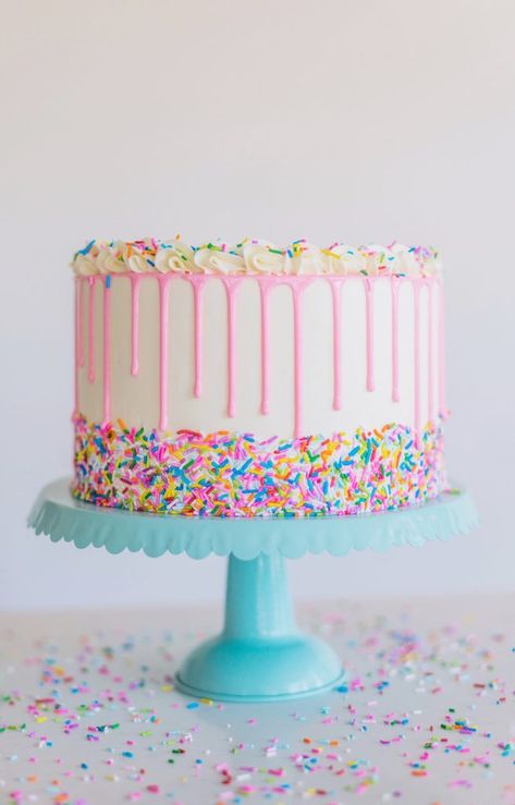 Sprinkle Ice Cream Cake, Simple Two Sweet Birthday Cake, Buttercream First Birthday Cake, Tall Cake Recipe, Sweet One First Birthday Cake, Girl Birthday Cake Ideas, First Birthday Cake Girl, Birthday Cake With Sprinkles, 1st Birthday Cake Ideas