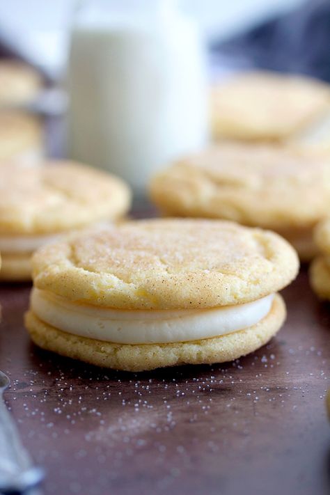 Cookie Sandwich Filling, Cookie With Marshmallow, Chocolate Holiday Desserts, Snickerdoodle Sandwich Cookies, Easy Snickerdoodle Cookies, Snickerdoodle Desserts, Chewy Snickerdoodle Cookies, Quick Chocolate Chip Cookies, Easy Snickerdoodle Recipe