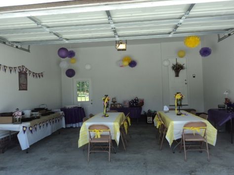 party in the garage | Garage party decorations. An option for aubrey's bday party (winter ... Garage Party Set Up Ideas, Party Set Up Ideas, Garage Party Decorations, Classic Cars Birthday Party, Cheap Birthday Party, Set Up Ideas, Garage Party, Birthday Party Images, Sports Baby Shower