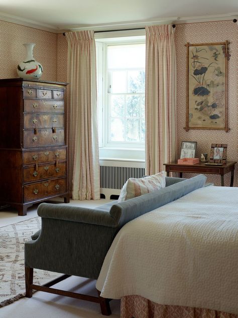 Ptolemy Dean and David Mlinaric conjure an enchanting house out of the English countryside | House & Garden David Mlinaric, English Countryside Bedroom, Enchanting House, English Countryside Decor, English Bedroom, Bedroom Upstairs, Pink Ottoman, Countryside Aesthetic, Classical Building