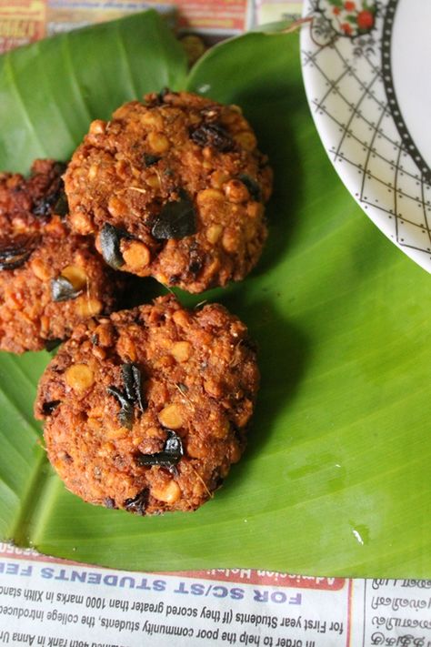 Masala Vadai(Vada) / South Indian Paruppu Vadai / Fried Channa Dal Patties - Yummy Tummy Fried Fritters, Kerala Snacks, Diwali Sweets Recipe, Diwali Snacks, Friday Dinner, Indian Foods, Diwali Food, Indian Products, India Food