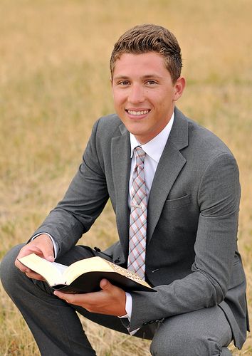 cute with scriptures missionary picture Sister Missionary Pictures, Law Aesthetic, Lds Pictures, Baptism Photography, Lds Missionary, Sister Missionaries, I Love Jesus, Senior Guys, Bible Pictures