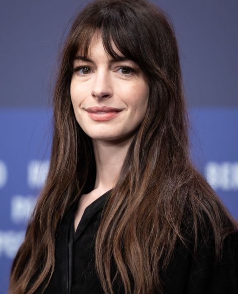 Anne Hathaway 2023, Anne Hathaway Hair, Casual College Outfits, Body Measurement, Given Up, Royal Engagement, Anne Hathaway, Hair Envy, Gorgeous Makeup