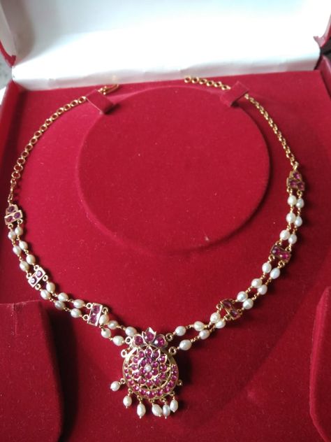 Simple Pearl Jewelry Set, Pearl And Ruby Necklace, Ruby And Pearl Necklace, Simple Pearl Necklace Indian, Rubies Jewelry Necklaces Beads, Ruby Necklace Designs Gold, Ruby Necklace Indian Gold, Ruby Jewelry Necklaces Gold, Ruby Necklace Indian