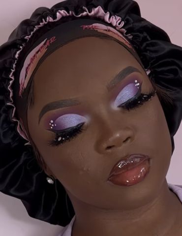 Purple Doll Makeup, Cute Purple Makeup Looks, Purple Prom Makeup Looks, Purple And Silver Makeup, Purple Bridal Makeup, Lavender Eyeshadow Looks, Purple Glitter Makeup, Lavender Makeup Looks, Prom Makeup Silver