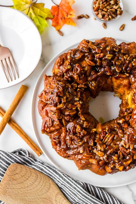 Pumpkin Monkey Bread Recipe, Biscuit Monkey Bread, Caramel Monkey Bread, Pumpkin Monkey Bread, Homemade Monkey Bread, Pureed Pumpkin, Canned Biscuit, Best Homemade Bread Recipe, Leftover Pumpkin