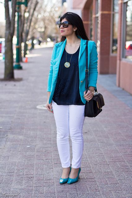 turquoise blazer, white jeans, navy blouse Chic On The Cheap, Turquoise Blazer, Boutique Display, Blazer White, Fashion Diva, Navy Blouse, Fall Clothes, Style Blogger, Spring Outfits Women