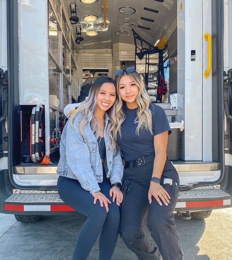 Michelle | BSN, RN⚕️ on Instagram: "𝗟𝗘𝗧’𝗦 𝗧𝗔𝗟𝗞: 𝗘𝗠𝗧 (Emergency Medical Technician) My friend has been working as an EMT for 2 years, and previously as a CNA for 1 year. She just got accepted into nursing school and is working towards becoming an ER nurse. I wanted to share her perspective on working as an EMT + her journey of getting into nursing school to help shed some light on other healthcare professions, besides CNA! 𝟏. 𝐖𝐡𝐲 𝐄𝐌𝐓? 🚑 When I was working as a float CNA, I lear Accepted Into Nursing School, Bls Cpr, Airway Management, Emergency Medical Technician, Medical Technician, Activities Of Daily Living, Emergency Care, Er Nurse, Nursing Career