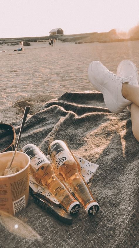 Ready for summer ! Summer set avec BDA Beer Beach Photography, Summer Beer Aesthetic, Summer Beer Photography, Beach Beer Photography, Beer Astethic, Beer At The Beach, Beer On The Beach, Beer Aesthetic, Beer Images