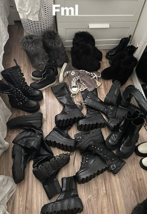 Platform Boots Aesthetic, Metalhead Clothes, Rockstar Princess, Shoe Design Ideas, Goth Metalhead, Zombie Games, Creepy Cute Fashion, Boots Aesthetic, Y2k Grunge Style