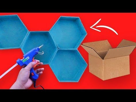 Diy Hexagon Wall Art, Cardboard Shelf Diy, Shelf Hexagon, Wall Shelf Diy, Host Ideas, Diy Wall Decor Ideas, Hexagon Wall Shelf, Perlengkapan Bayi Diy, Carton Diy