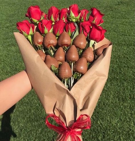 Roses And Chocolate Covered Strawberries, Strawberry Chocolate Bouquet, Strawberry Bouquet With Roses, Strawberry Flower Bouquet, Chocolate Strawberry Bouquet, Chocolate Rose Bouquet, Girly Motivation, Chocolate Strawberries Bouquet, Strawberry Bouquet