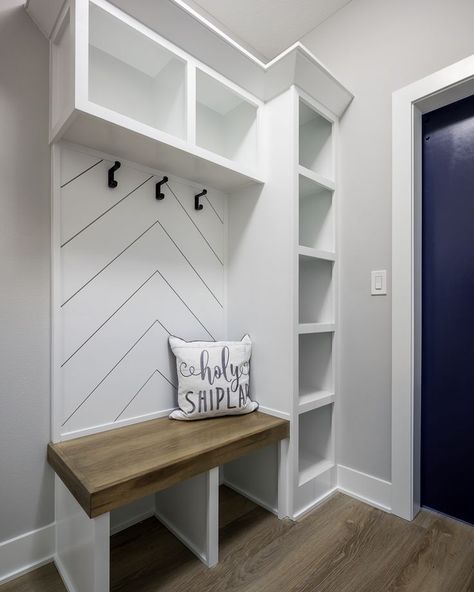 Laundry Room Ideas With Pets, Small Mudd Rooms, Breakfast Nook Drop Zone, Mudroom Nook Entryway, Split Entry Storage Ideas, Mud Room At Front Door, Walk In Area Front Door, Grey And White Mudroom, Front Hall Storage Ideas