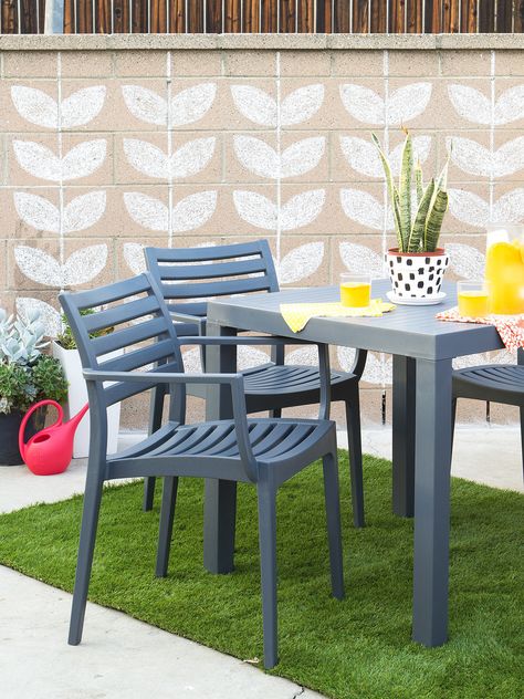 Dress Up a Cinder Block Wall With Chalk Paint Wallpaper Alternatives, Cinder Block Furniture, Cinder Block Walls, Small Patio Decor, Cinder Block Garden, Patio Wall, Apartment Patio, Cinder Block, Diy Wallpaper