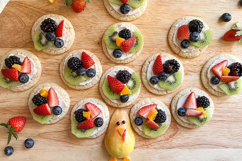 Easy DIY Fruit Pizza Turkey - Tastefully Simple Blog Turkey Fruit, Fruit Pizzas, Fruit Sugar Cookies, Thanksgiving Fruit, Tastefully Simple Recipes, Fruit Pizza Sugar Cookie, Pear Body, Tastefully Simple, Fruit Pizza