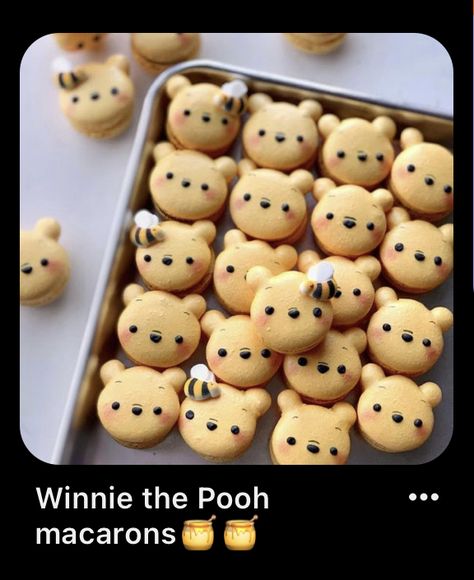 Winnie The Pooh Macarons, Character Macarons, Cookies To Bake, Biscuit Ideas, Winnie The Pooh Cake, Idee Babyshower, Winnie The Pooh Themes, Sweet Foods, Baby Shower Theme Decorations