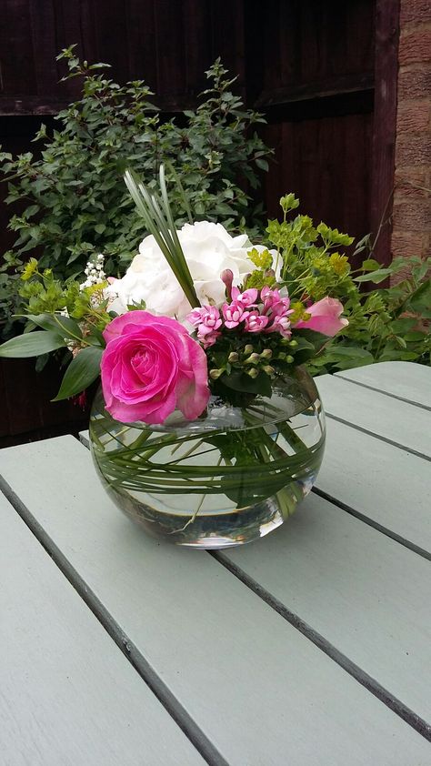 Fishbowl Vase Centerpiece, Fish Bowl Flower Centerpiece, Fish Bowl Floral Arrangements, Rose Bowl Centerpiece, Fish Bowl Flower Arrangements, Fish Bowl Centerpieces, Fish Bowl Centerpiece, Fish Bowl Centerpiece Wedding, Fishbowl Centerpiece