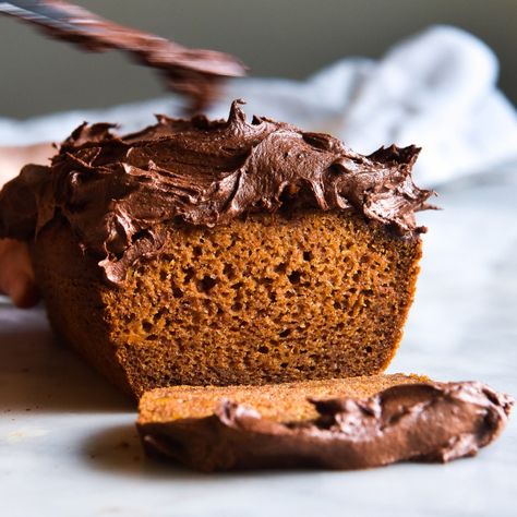 Gluten free spiced pumpkin loaf with chocolate chai buttercream from www.georgeats.com Chai Buttercream, Fall Bread, Fall Bread Recipes, Fodmap Friendly Recipes, Chocolate Chai, Spiced Buttercream, Cream Bread, Pumpkin Treats, Gluten Free Pastry