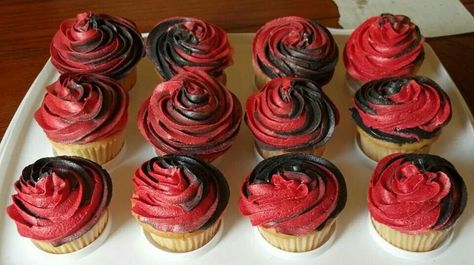 Red And Black Cupcakes Ideas, Red And Black Food, Red And Black Aesthetic Birthday, Red And Black Treats, Red And Black Desserts, Black And Red Wedding Cupcakes, Black And Red Cupcakes, Red And Black Cupcakes, Black Cupcakes