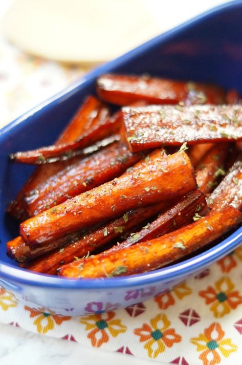 Veggie Side Dishes For Thanksgiving, Carrots With Brown Sugar, Balsamic Roasted Carrots, Brown Sugar Roasted Carrots, Carrots In Oven, Balsamic Carrots, Thanksgiving Recipes Side Dishes Veggies, Balsamic Carrots Roasted, Easy Veggie Side Dish