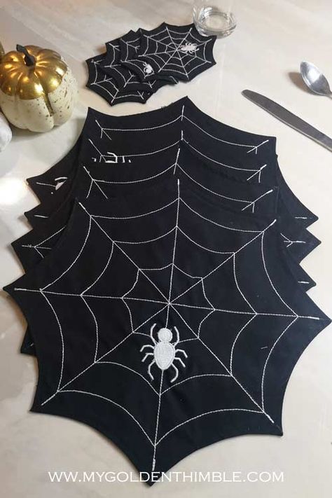 Halloween Sewing Projects, Halloween Placemats, Table Halloween, Casa Halloween, Halloween Sewing, Fall Sewing, Halloween Centerpiece, Adornos Halloween, Manualidades Halloween