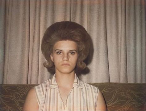 30 Beautiful Photos of Women With Big Hair in the 1960s30 Beautiful Photos of Women With Big Hair in the 1960s 1960’s Hair, 1960 Hairstyles, Voluminous Hairstyles, 60s Photos, Closet Drawer, 1960s Hair, Huge Hair, Beehive Hair, Mod Look