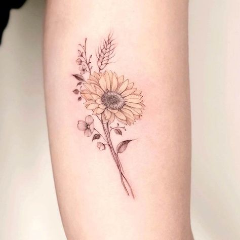 15 Sunflower Tattoo Ideas for Women - Mom's Got the Stuff Sunflower Tattoo Design For Women, Sunflower Tattoo Stencil, Watercolor Sunflower Tattoo, Sunflower Tattoo Ideas, Tattoo Zone, Tattoo 2023, Tattoo Ideas For Women, Feminine Tattoo, Sunflower Tattoo Design