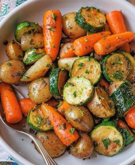 Garlic Herb Roasted Potatoes, Roasted Potatoes Carrots, Carrots And Zucchini, Roasted Vegetable Medley, Broccoli Pasta Recipe, Roasted Potatoes And Carrots, Easy Vegetable Side Dishes, Herb Roasted Potatoes, Healthy Vegetable Recipes