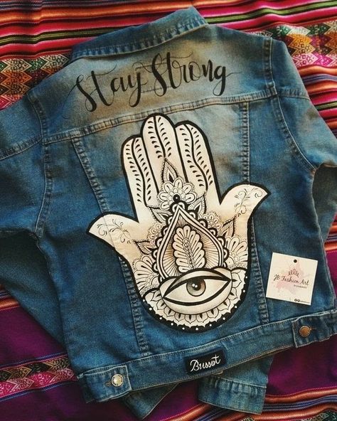 Jean Jacket Diy, Diy Denim Jacket, Painted Clothes Diy, Custom Denim Jacket, Hand Painted Denim Jacket, Denim Art, Painted Denim Jacket, Painted Jacket, Diy Jacket