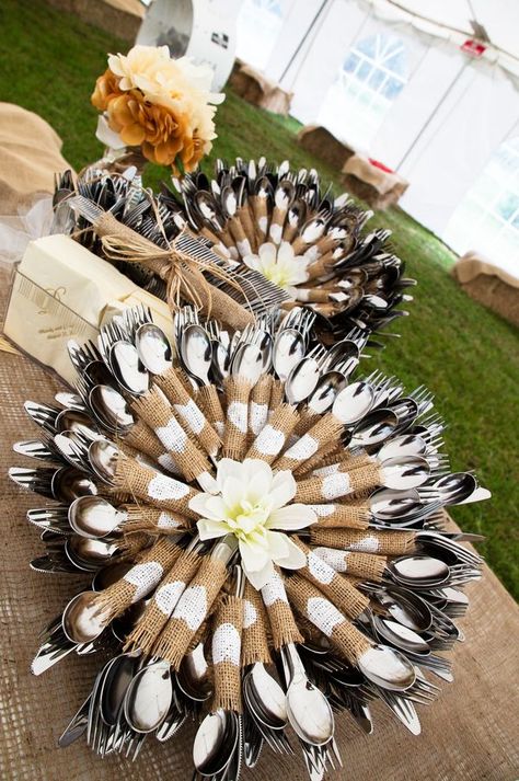 Rustic Food Display, Wrapped Silverware, Deco Champetre, Country Theme Wedding, Bbq Wedding, Cowboy Wedding, Wedding Traditions, Food Displays, Southern Wedding