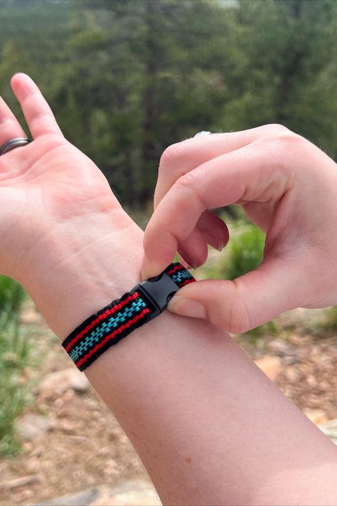 Inkle weaving gives you the ability to make so many practical and beautiful items for everyday use. Of all the things I have woven on my Schacht inkle looms—I currently have 8—one of the most useful has been this little bracelet, which I also use as a watchband. Band Weaving Tutorials, Inkle Loom Patterns Free, Inkle Loom Patterns, Weaving Sticks, Weaving Bracelets, Inkle Weaving Patterns, Tablet Weaving Patterns, Band Weaving, Weaving Loom Diy