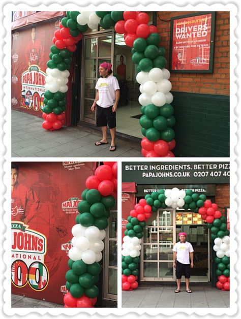 Italian Balloon Arch, Pizza Balloons, Italian Party Decorations, Pizza Birthday, Italian Party, Balloon Display, American Diner, Theme Parties, Pizza Party