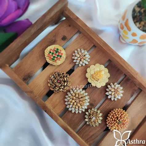 Customised kundan Rubber Bands ✨ Follow @asthraartistry for more updates. 🍁Colours can be customised. 🍁Designs can be customised as per your requirement. 🍁Bulk orders and return gift orders are taken. DM/WhatsApp to 8015796936 for orders and enquiries. #hairclips#kundanhairclips#centerclips#customisedbangles#ezwed#shopzters#handmadejewelry#bridesofindia#handmadewithlove#rubberband#reelsindia#erode#chennai#bangalore#tirupur#coimbatore#hyderabad#bangledesigner#smallbusiness#southindianbride... Kundan Hair Band, Silk Thread Earrings Designs, Saree Pin, Customised Jewellery, Fabric Bangles, Silk Thread Earrings, Fairy House Crafts, Thread Bangles Design, Simple Hand Embroidery Patterns