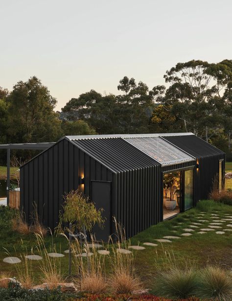 8 Australian Businesses Creating Impressive Prefabricated Homes Australian Sheds, Prefab Modular Homes, Modern Shed, Shed Home, Modern Barn House, Australian Architecture, Prefabricated Houses, Casa Container, Shed Homes