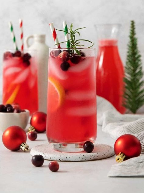 Holiday Lemonade, Christmas Lemonade, Cranberry Syrup, Cranberry Lemonade, Cranberry Simple Syrup, Holiday Mocktail, Christmas Cranberry, Drinks Ideas, Cranberry Vodka