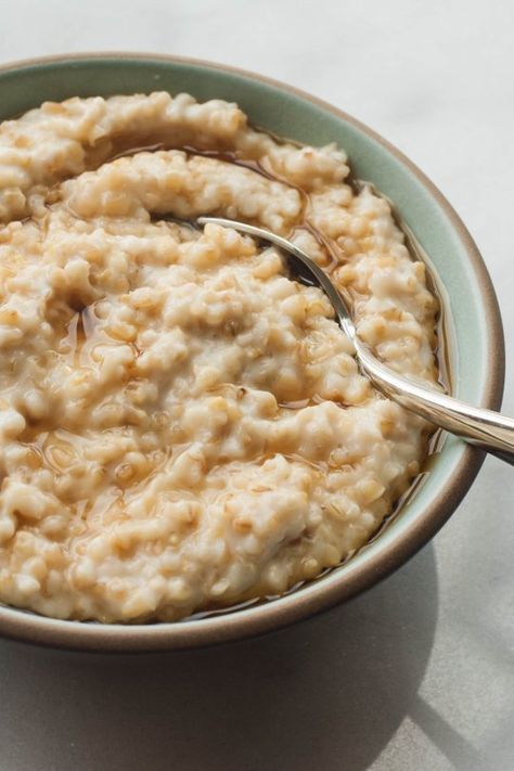 The Ultimate Guide to Oatmeal http://www.thekitchn.com/the-ultimate-guide-to-oatmeal-tips-from-the-kitchn-208742 Rice Cooker Oatmeal, Cooking Oatmeal, Rice Cooker Recipes, Breakfast And Brunch, How To Cook Rice, Oatmeal Recipes, Breakfast Time, Rice Cooker, Easy Breakfast