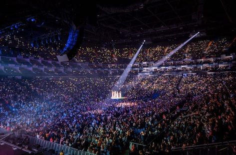 O2 Arena London, Little Mix Outfits, Concert Crowd, Dream Venue, O2 Arena, Concert Aesthetic, Concert Venue, Fantasy Inspiration, Little Mix