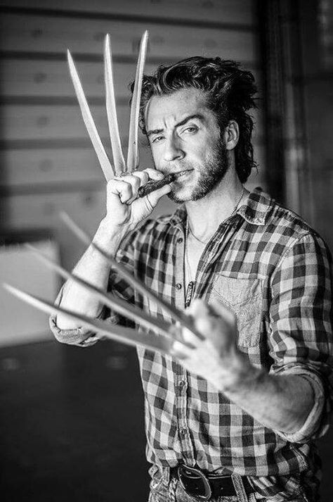 Wolverine Cosplay, Batman Christian Bale, Cosplay Pictures, Epic Cosplay, Batman Begins, Marvel Cosplay, Male Cosplay, Halloween 2018, Amazing Cosplay