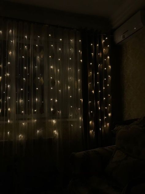 Stars Bedroom Aesthetic, Fairy Lights Aesthetic, Bedroom Aesthetic Dark, Apartment Goals, Fairy Lights Bedroom, Black Phone Wallpaper, Room Update, Vintage Room, Bedroom Aesthetic