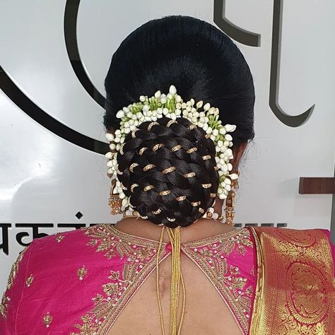 Indian Hairdo, Shadi Preparation, Sadu Bharat, Reception Hairstyles, Bridal Hair Decorations, Hair Style On Saree, Hairstyle Hairstyle, Whatsapp Profile, Bridal Hair Buns