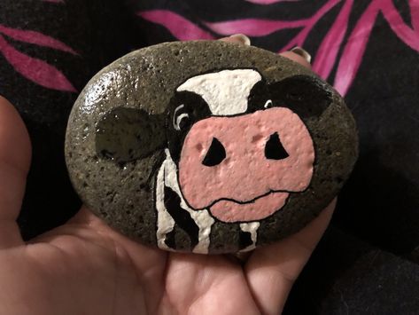 Cow Painted Rocks Easy, Cow Rock Painting Ideas, Cow Rock Painting, Reuse Crafts, Diy Rock Art, Painted Rocks Craft, Painted Rocks Diy, We Will Rock You, Rock Painting Ideas Easy