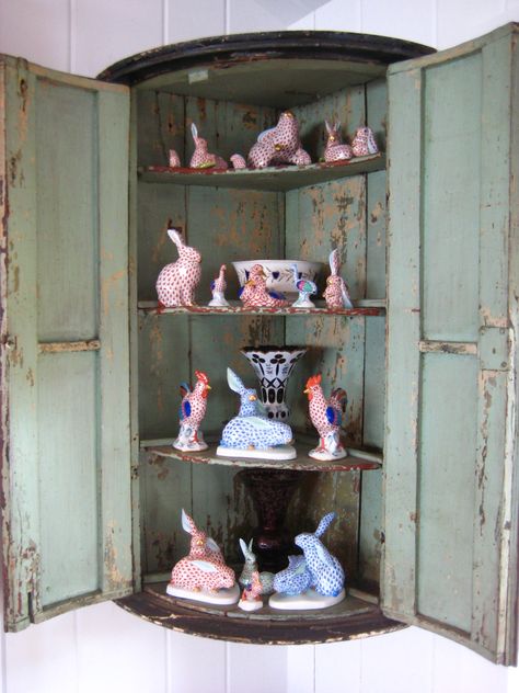 Designer/Artist Podge Bune gives her Herend china figurines collection credence in a corner cabinet display - decidedly less "Grandma" and timelessly chic, in my opinion.  Don't hide your treasures away just because they aren't currently in vogue...it is all a cycle, people! Herend China, Traditional Table Setting, Figurine Display, Herend Figurines, Cabinet Display, Staffordshire Dog, China Display, Corner Cabinet, Distressed Furniture