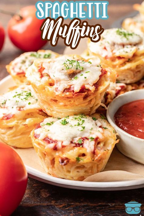 Spaghetti Muffins are a fun and easy recipe! Spaghetti noodles, cheese, marinara sauce and sausages all made in a cupcake pan! Spaghetti Hotdogs, Spaghetti Muffins, Cheesy Tortellini Bake, Recipes With Noodles, The Country Cook Recipes, Pizza Rice, Cheesy Tortellini, Easy Casserole Dishes, Savoury Muffins