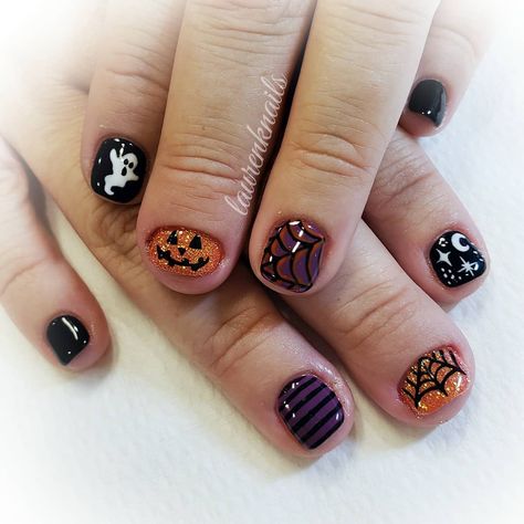 Halloween Art for Short Nails Extra Short Halloween Nails, Short Natural Nail Halloween Designs, Holloween Theme Nails Short, Short Nails Halloween, Mom Therapy, Picking Disorder, Halloween Press On Nails Short, Halloween Town Nail Art, Skin Picking