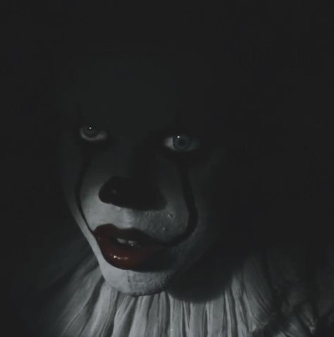 Pennywise Movie Scenes, Horror Tropes, Pennywise Aesthetic, Horror Widgets, Pennywise Dancing, Horror Pfp, Horror Movie Aesthetic, Horror Movies Characters, Pennywise 2017