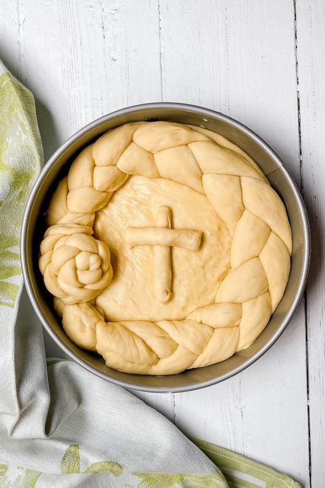 This Paska Ukrainian Easter Bread recipe is a traditional Eastern European bread made especially for the holiday. A delicious, lightly sweetened yeast bread, much like sweet dough, with beautiful Easter symbols and a sweet, tender crumb. Ukrainian Easter Bread Recipes, Paskah Easter Bread Slovak, Polish Easter Bread Recipes, Paskah Easter Bread Ukrainian, Russian Easter Bread, Easter Egg Bread Braid, Easter Breads From Around The World, Russian Easter Recipes, Easter Bread Ideas