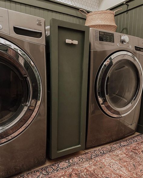 Mariah| DIY & Home Improvment on Instagram: “DIY laundry cart that cost me total of $11.50 to build 👏🏼. I used all scrap pieces of wood to the build it out and left over…” Diy Laundry Cart, Storage Between Washer And Dryer, Between Washer And Dryer, Washer And Dryer Stand, Cubby Ideas, Detergent Storage, Veneer Flooring, Laundry Sorting, Woven Laundry Basket