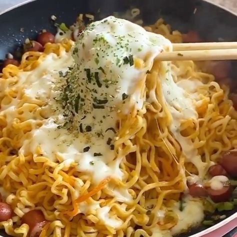 Spicy Cheese Ramen, Ramen With Cheese, Carbonara Noodles, Ramen Cheese, Fancy Ramen, Foodie Influencer, Spicy Food Mexican, Spicy Ramen Noodles, Cheese Ramen